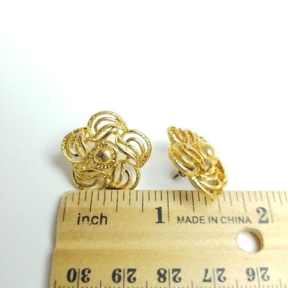 Vintage Filigree Flower Stud Earrings, Gold Tone, Simple Design - Picture 4 of 5